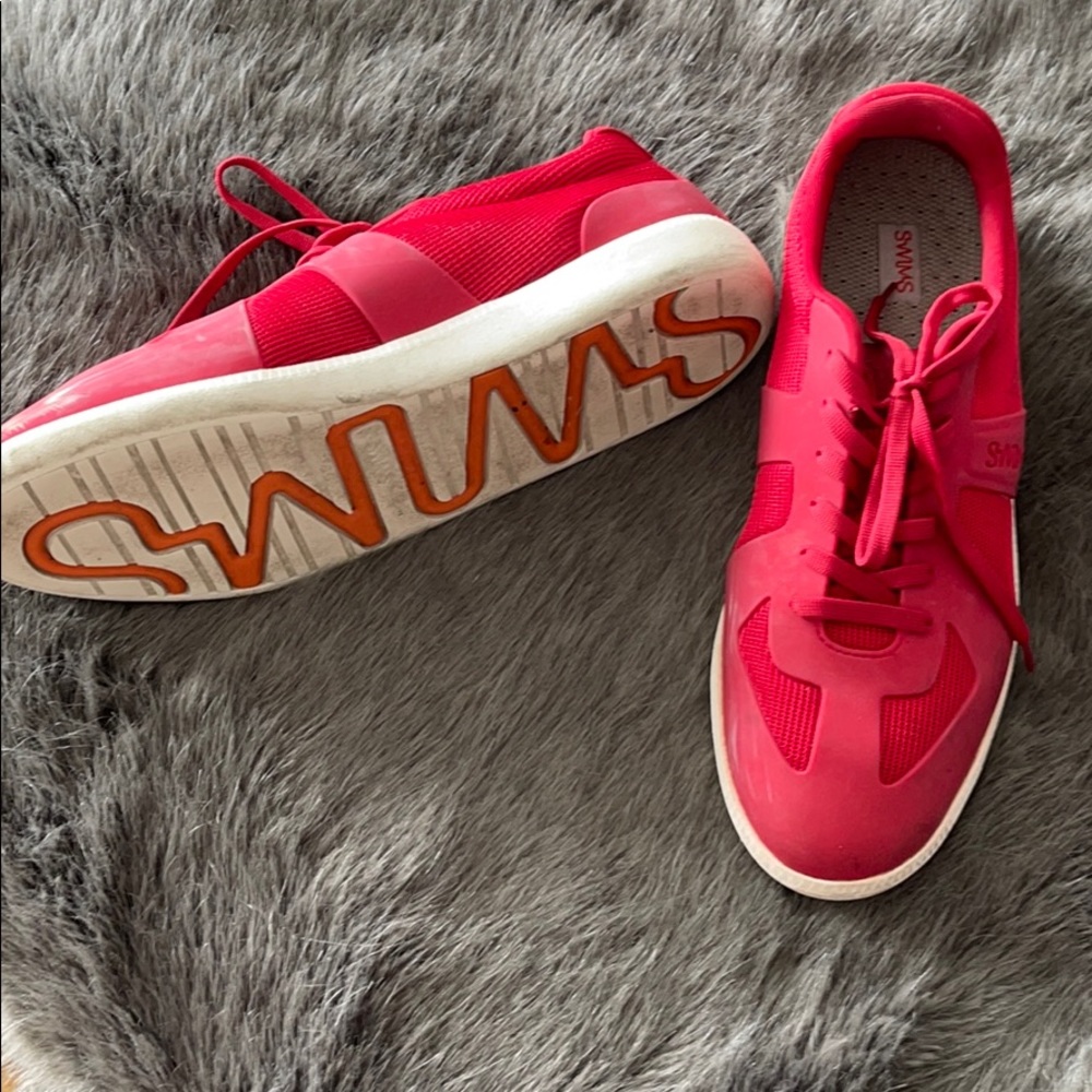 Swims Red tennis
